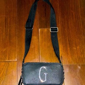 🖤🖤🖤BLACK CROSSBODY GUESS BAG